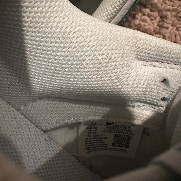 Nike Womens Green Dunk Low - Picture 6 of 6